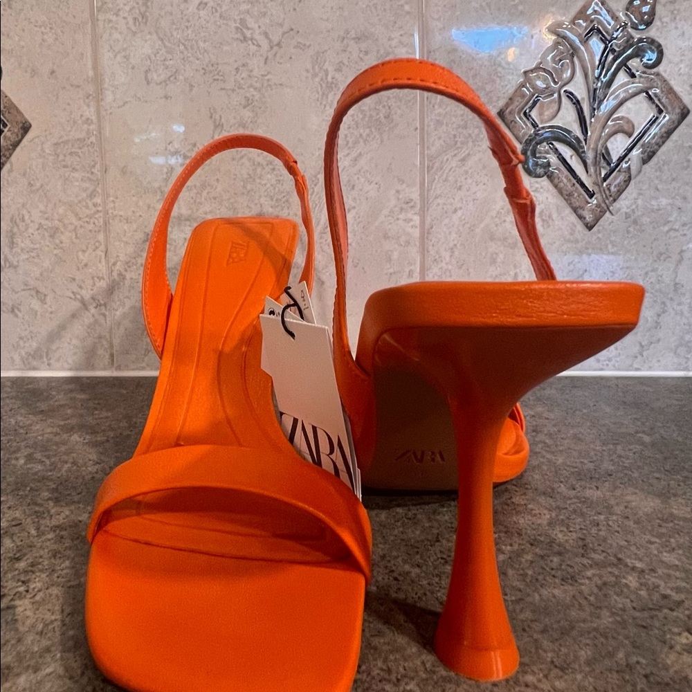 SLINGBACK HEELED LEATHER SANDALS - Picture 2 of 6